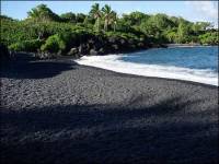 Ấn tượng bãi biển có cát màu đen