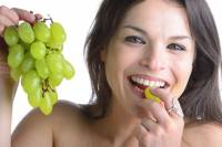 Ăn nho đỡ đau khớp gối